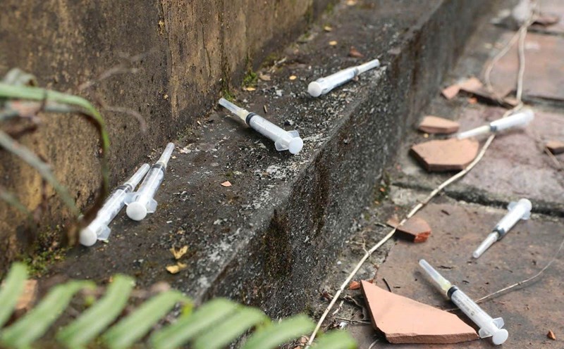 Injectors appear at the blind pharmacy and surrounding areas (photo taken in April 2025). Photo: Quang An