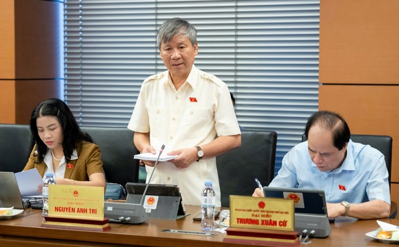 National Assembly delegate Nguyen Anh Tri said that there is still a lot of rice dishes worth a few quintals of rice at the parties. Photo: Pham Dong