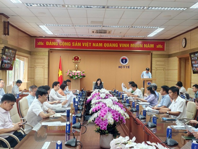 Lanh dao Bo Y te chu tri hoi nghi. Anh: Tuan Dung