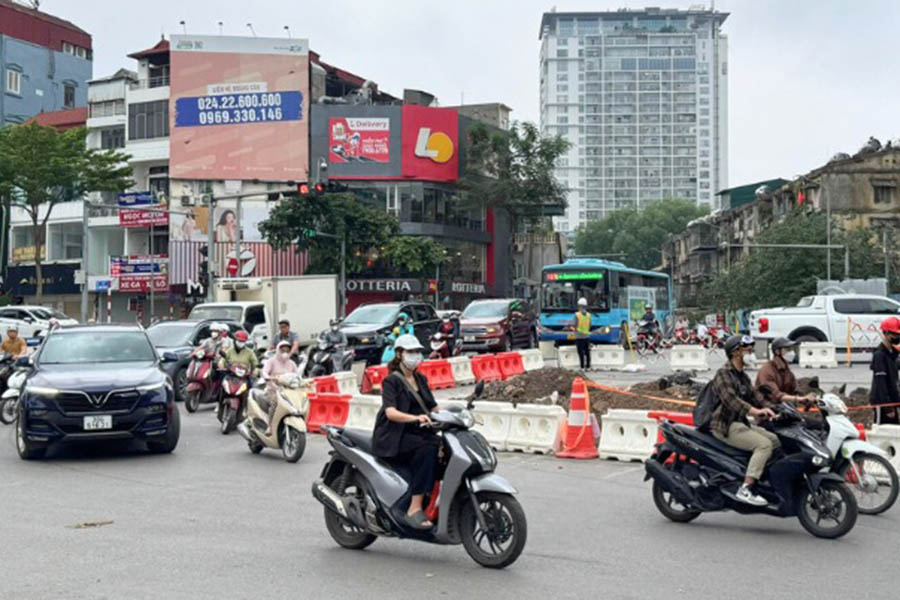 El area de interseccion de Mountain - Kim Ma se ampliara para responder a una emergencia del proceso de tunel de metro - Estacion Hanoi. Foto: Mrb