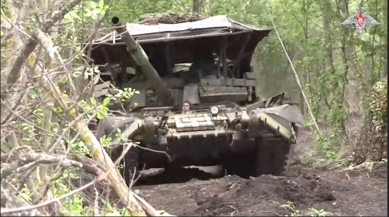Tanques rusos en el campo de batalla del sur de Donetsk. Foto: Corte del video del Ministerio de Defensa