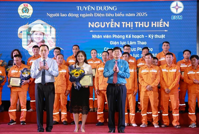 117 người lao động tiêu biểu ngành Điện lực được biểu dương