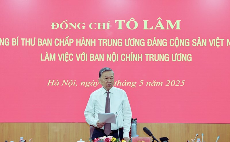 At a meeting with the Central Internal Affairs Commission, General Secretary To Lam emphasized that the country cannot develop rapidly without thrift, which still causes waste. Photo: Dang Phuoc