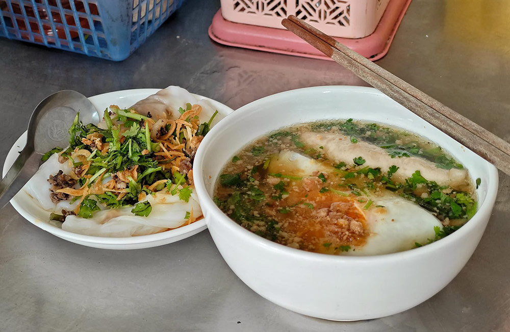 Nguoi dan dia phuong cac tinh mien nui phia Bac quen goi dac san nay la “banh cuon canh”, de phan biet voi banh cuon cham kieu mien xuoi. Anh: Ha Le