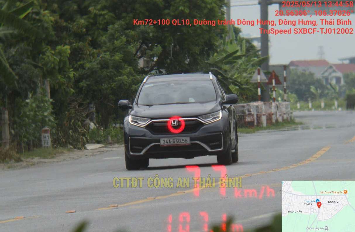 Imagenes de vehiculos que violan la velocidad mas alla de la velocidad. Thai Binh Police