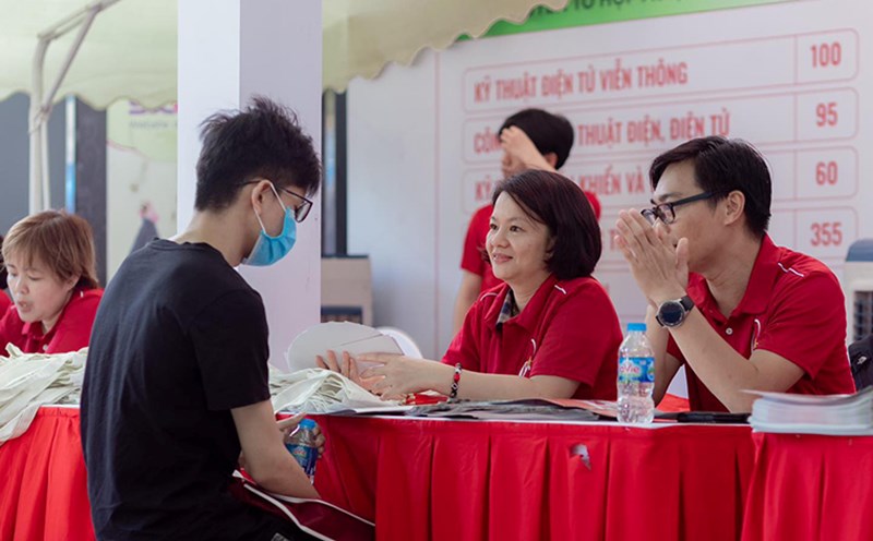 The Academy of Posts and Telecommunications Technology recruited 6,680 students. Photo: Bich Ha