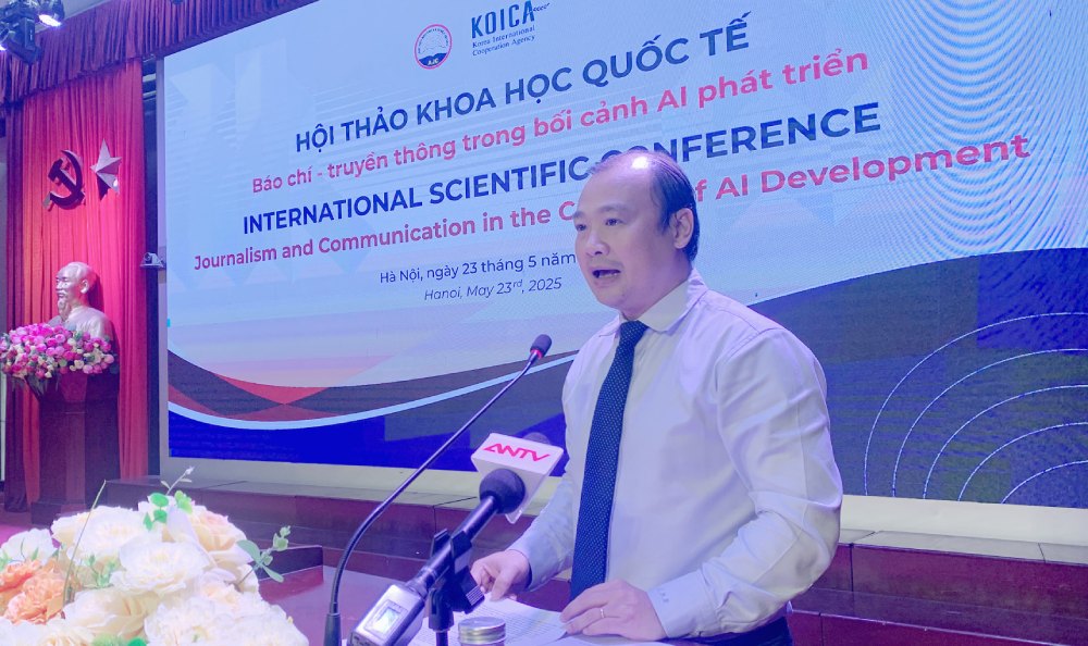 According to Associate Professor, Dr. Le Hai Binh - Permanent Deputy Minister of Culture, Sports and Tourism, artificial intelligence is profoundly changing the way people access, produce and distribute information. Photo: Tran Vuong