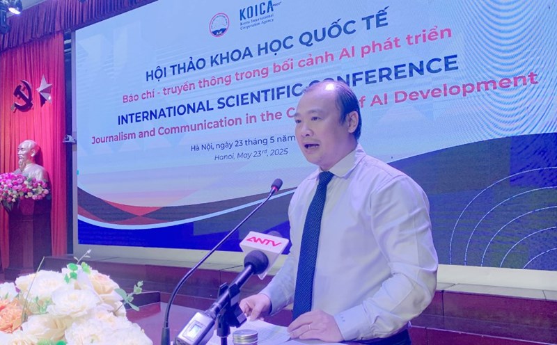 According to Associate Professor, Dr. Le Hai Binh - Permanent Deputy Minister of Culture, Sports and Tourism, artificial intelligence is profoundly changing the way people access, produce and distribute information. Photo: Tran Vuong