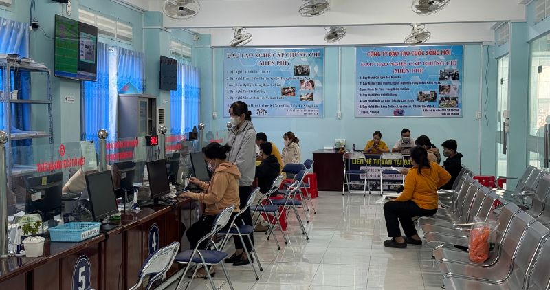 De enero a mayo de 525, Vinh Long Province tiene mas de 300 trabajadores desempleados que participan en capacitacion vocacional gratuita. Foto: Hoang loc