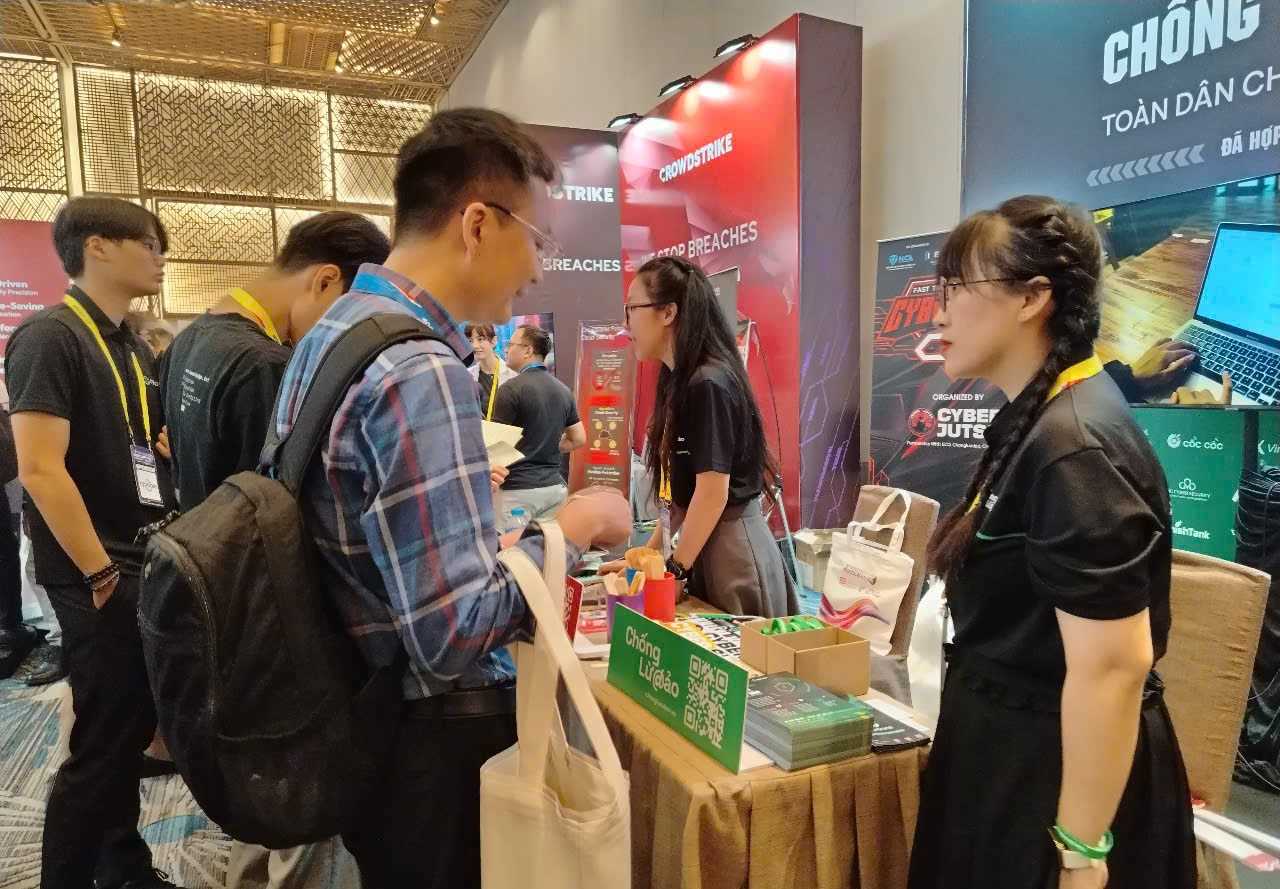 Dong dao khach hang, doanh nghiep da tham du Vietnam Security Summit 2025, su kien quan trong ve an ninh mang. Anh: Nguyen Dang