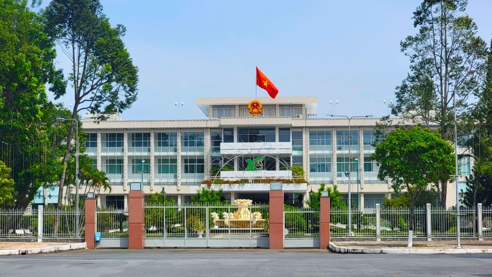 Can Tho City People's Committee has just issued an official dispatch on reviewing the upgrading, renovation and repair of agency headquarters to ensure conditions for service after merging and consolidating communes/wards/ towns. Photo: Phong Linh