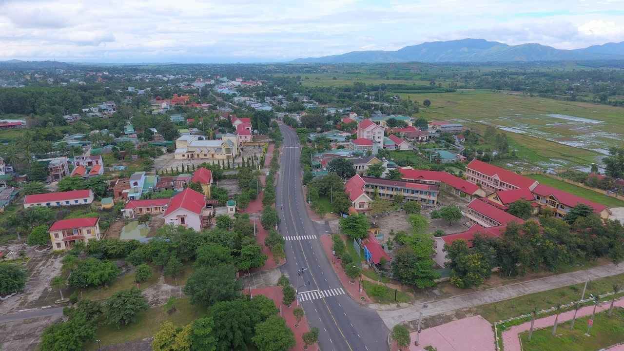 Chinh quyen huyen M'Drak nhung nam qua da tap trung nang cap dong bo co so ha tang. Anh: Bao Trung