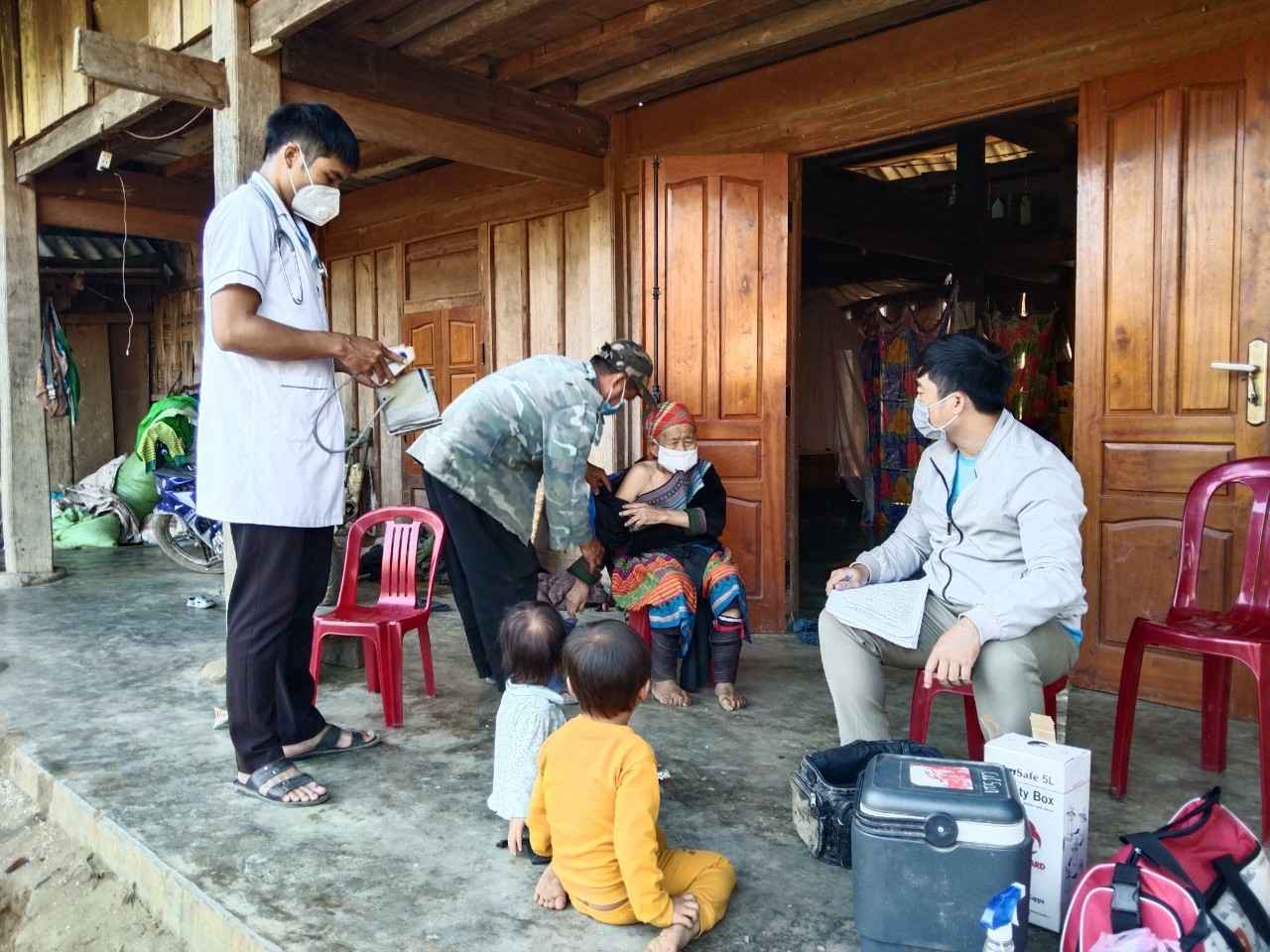 Las minorias etnicas en CU San Comune, distrito de M'Drak estan vacunadas para vacunas libres. Foto: Phan Tuan