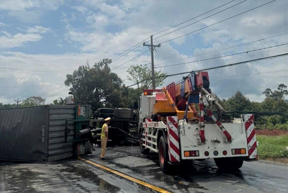 Police were present at the scene to handle the accident. Photo: Lam Hong