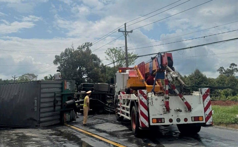 Police were present at the scene to handle the accident. Photo: Lam Hong