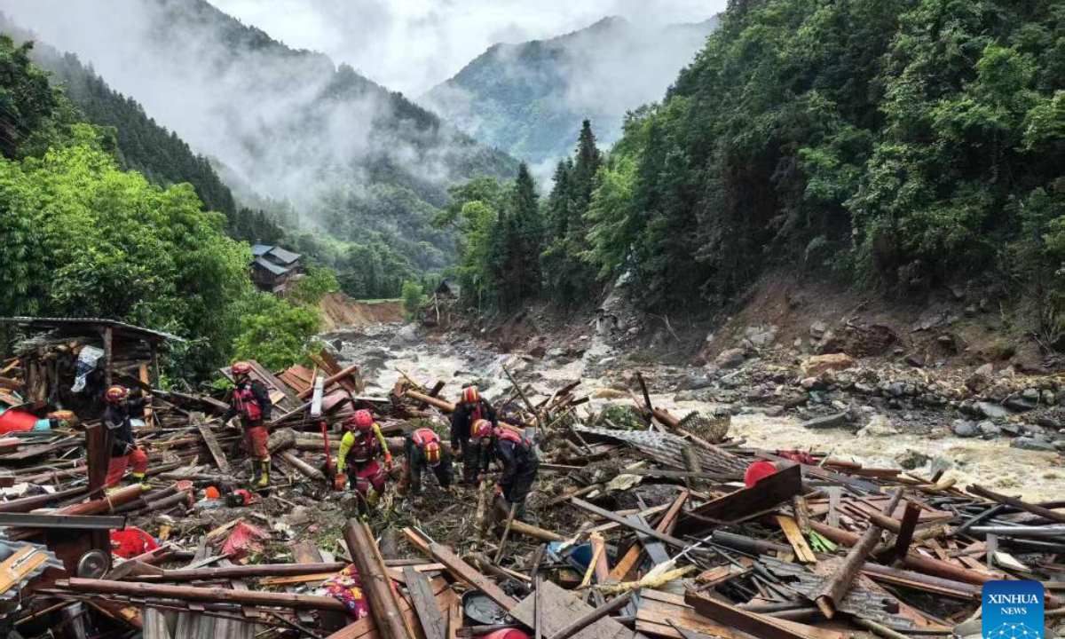 Hien truong vu sat lo dat o huyen Long Thang, thanh pho Que Lam, Quang Tay, Trung Quoc, ngay 23.5.2025. Anh: Xinhua