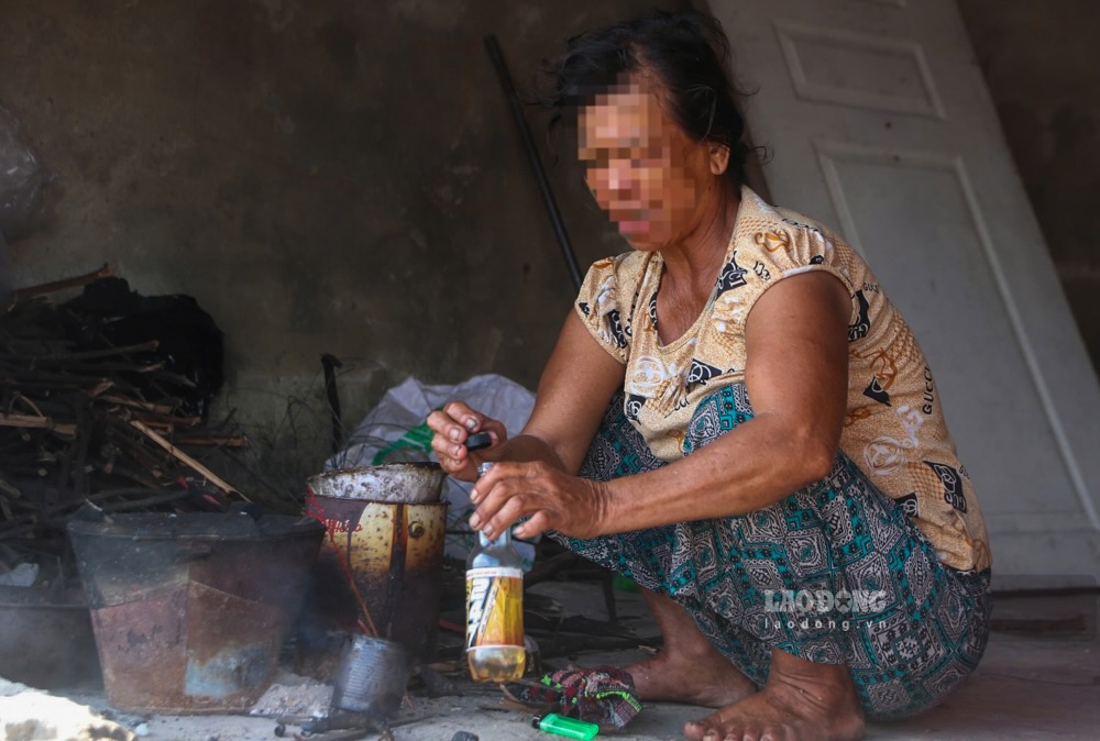 Ben trong cac khu nha bo hoang, nguoi vo gia cu da tim den va sinh song, ho coi day la nha vi khong co cho de di. Cung voi nhieu ngu dan tan dung phan tho cua du an de cat giu ngu cu: thuyen, cheo, luoi, thung…de danh bat thuy san. Tuy nhien, truoc hien trang xuong cap cua cac cong trinh, nguoi tru an ben trong se khong duoc dam bao an toan. 