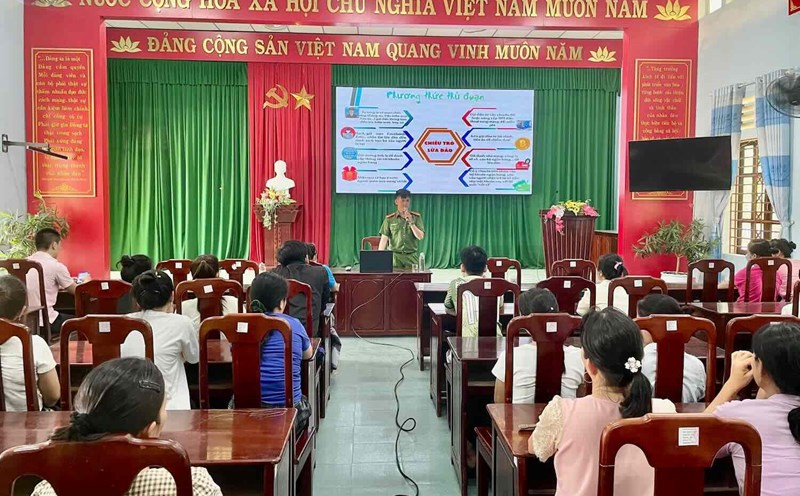 Union members attending the training session. Photo: H. Linh.