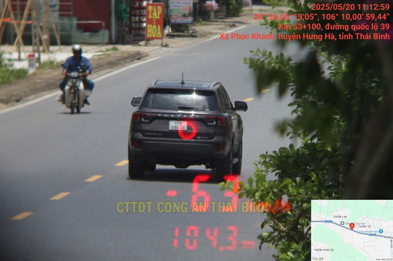 El auto fue castigado por la velocidad del frio. Foto: Thai Binh Police