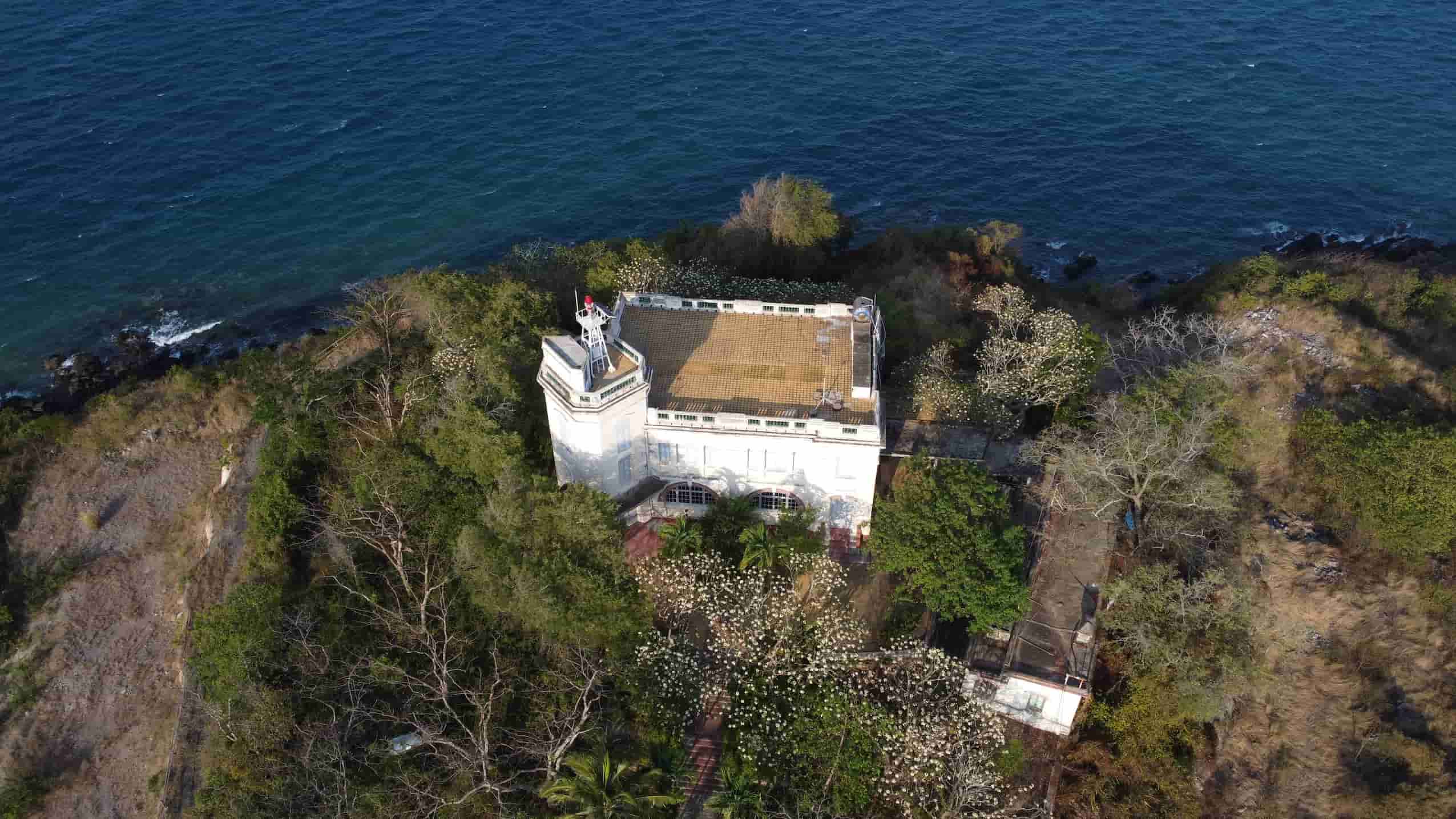 Authorities in Khanh Hoa are working with the investor to remove legal obstacles in receiving 5 Bao Dai mansion villas. Photo: Huu Long