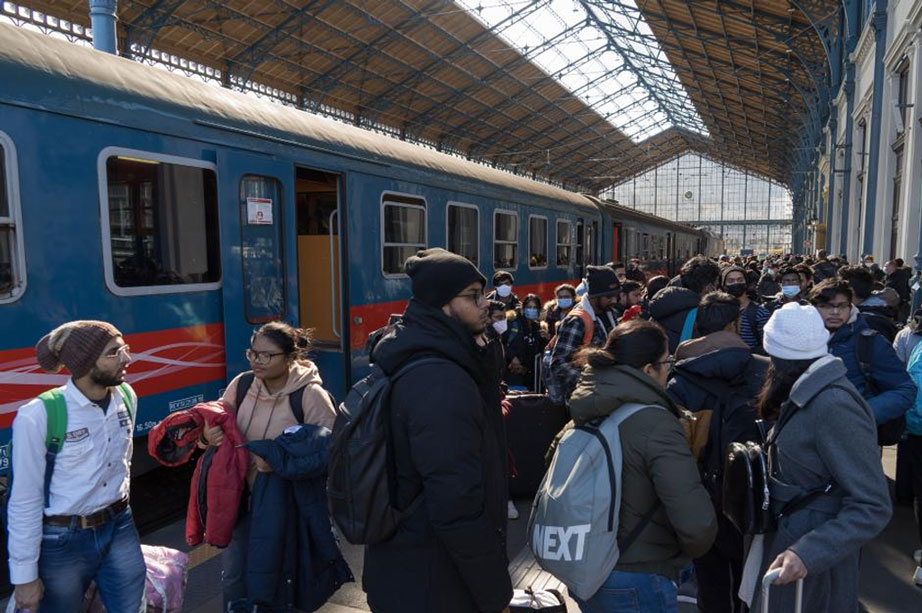 Ukrainians arrived in Budapest (Hungary) as refugees on January 3, 2022. Photo: Xinhua