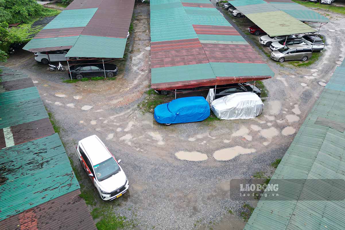 Theo ong Le Hoang Duc, Chu tich UBND phuong Thanh Nhan, UBND quan Hai Ba Trung da co du an thu hoi khoang 3.800m2 dat nong nghiep tai khu vuc nay de xay dung ha tang ky thuat phuc vu mo rong Cong vien Tuoi tre Thu do, voi tong muc dau tu hon 20 ti dong.