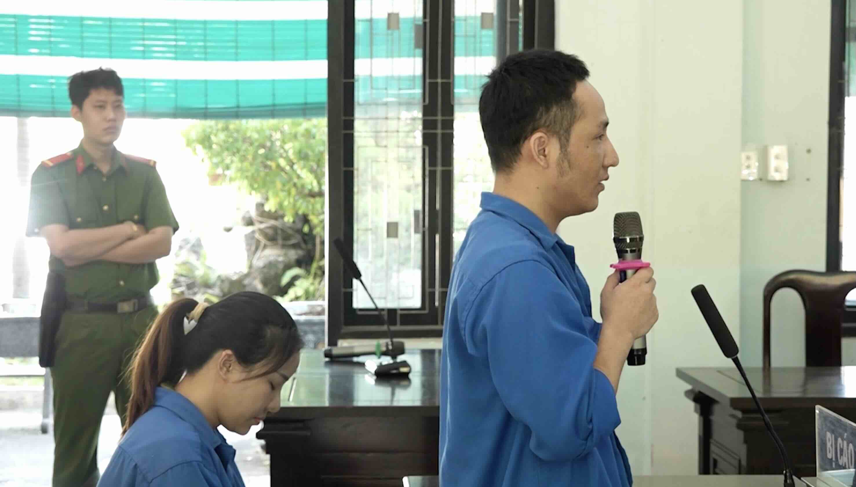 La pareja en Hue recibio una sentencia de prision por trafico de drogas.