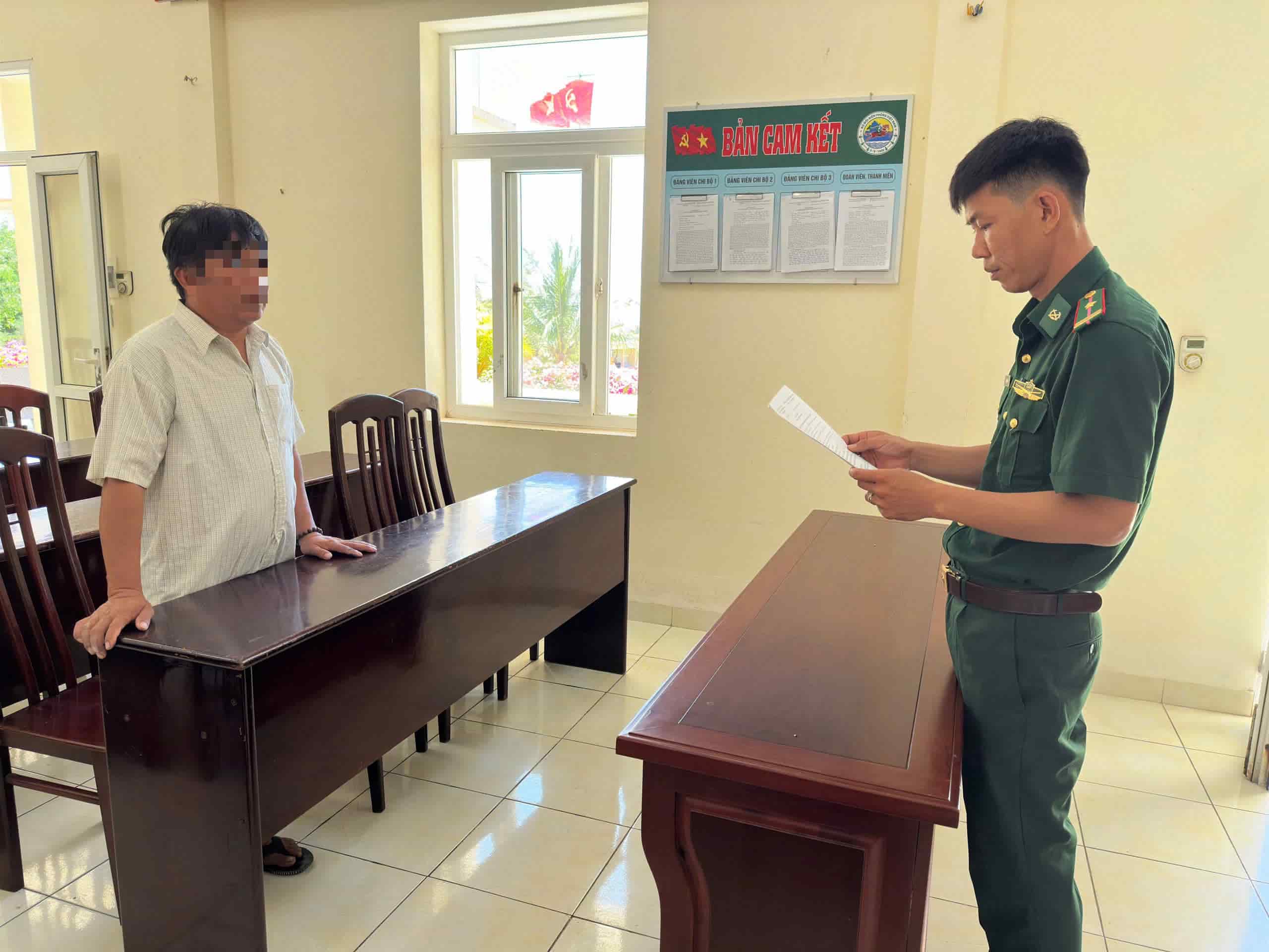 Las autoridades han sancionado dos buques de pesca que violan las regulaciones sobre la pesca en Binh Dinh. Foto: Hoai Luan