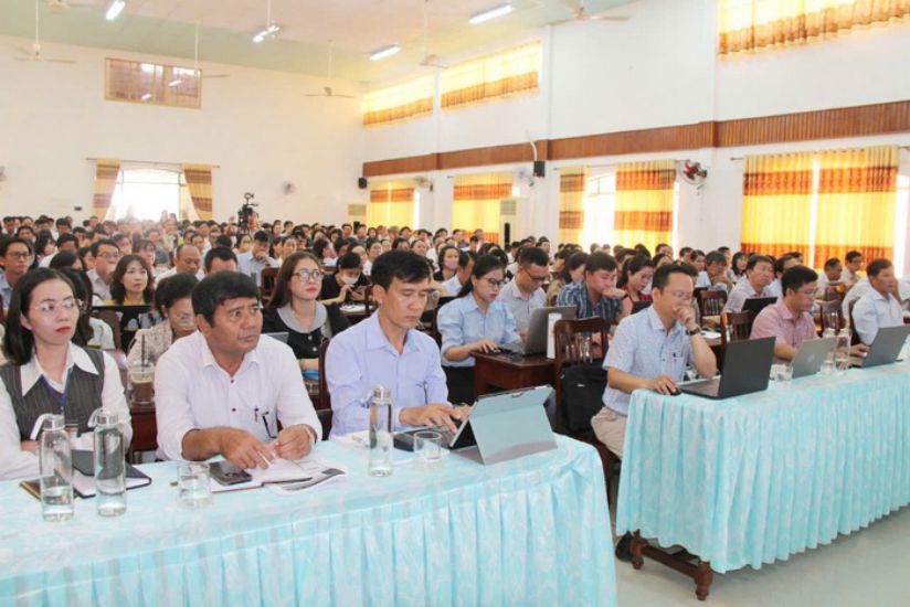 Ninh Thuan officials listen to an introduction to the KPI toolkit applied to cadres, civil servants, and public employees in the political system of Khanh Hoa province. Photo: Quynh Trang