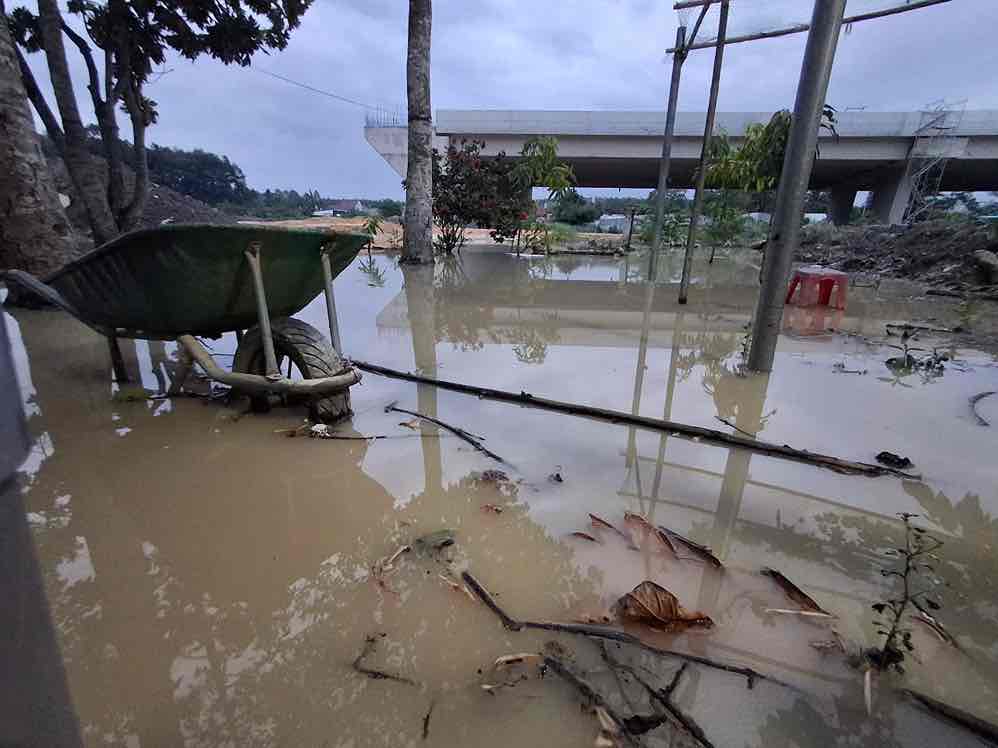Người dân phản ánh tình trạng ngập gần khu vực thi công cao tốc Biên Hòa - Vũng Tàu gây ảnh hưởng cuộc sống. Ảnh: Người dân cung cấp