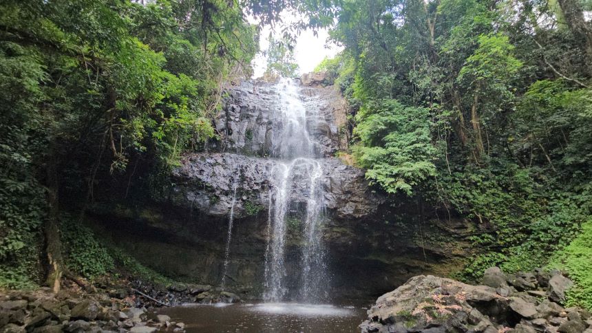 Liu Li Waterfall is likened to fairy hair in the middle of a thousand. Photo: Thanh Quynh