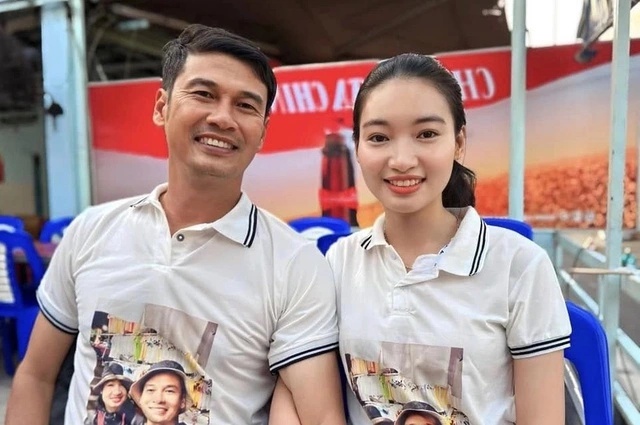 Ly Hai's performance of Lat mat is happy to have a son with a young wife. Photo: Provided by the artist.