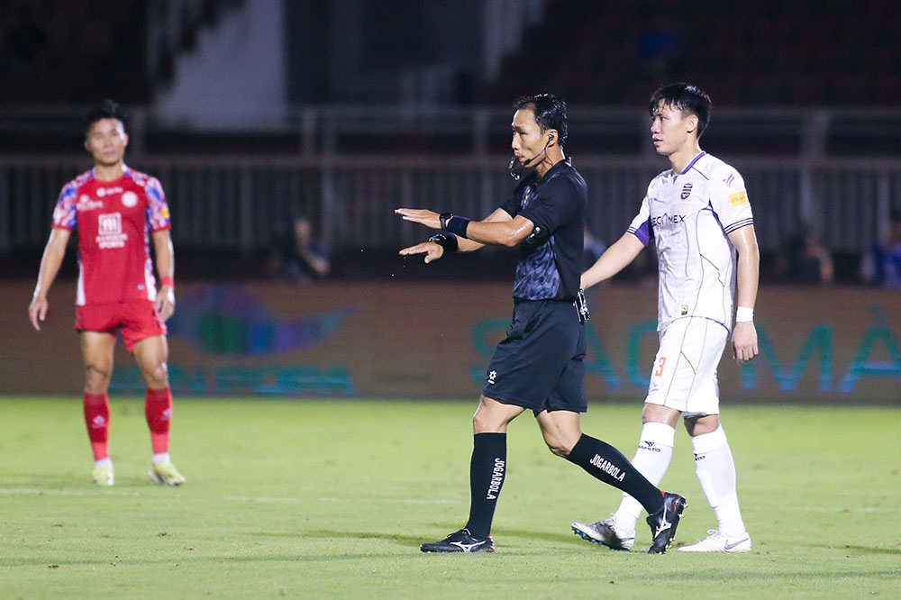 Tran dau nhieu lan gian doan vi cong tac trong tai.