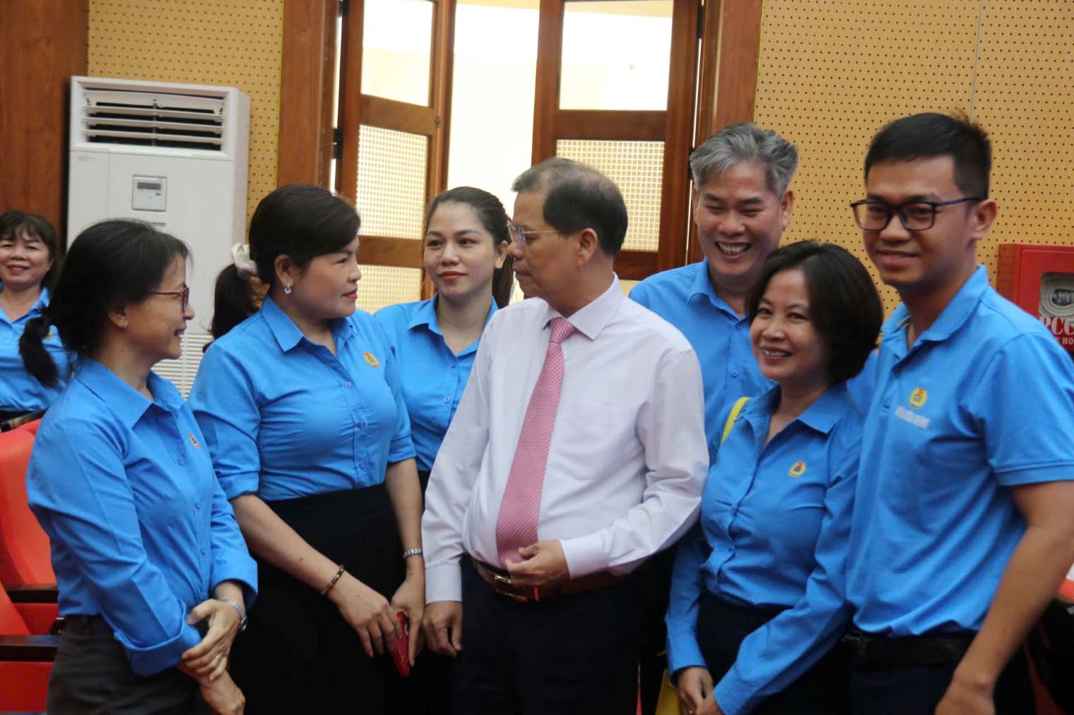 Doan vien chia se voi lanh dao tinh Khanh Hoa ve nhu cau nha o xa hoi cho nguoi lao dong. Anh: Phuong Linh