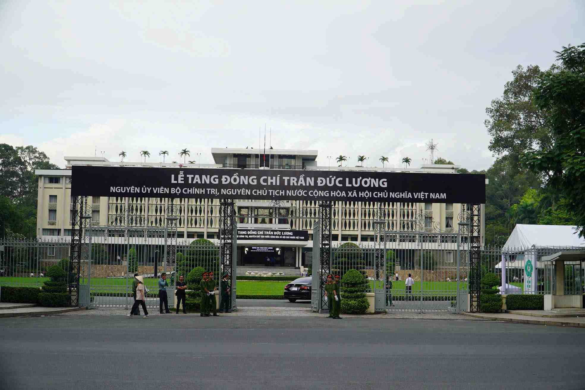 TPHCM to chuc le vieng va le truy dieu nguyen Chu tich nuoc Tran Duc Luong tai Hoi truong Thong Nhat. Anh: Anh Tu