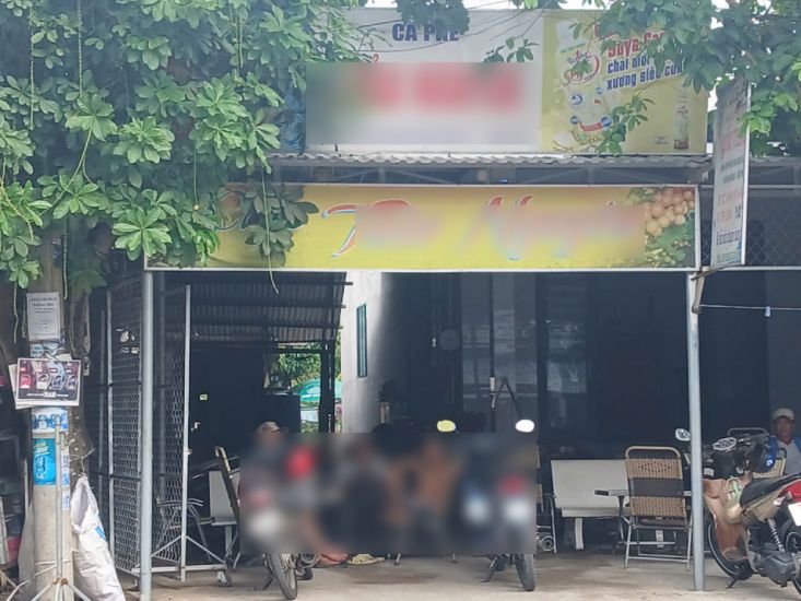 El paquete terrestre No. 826, Mapa No. 11, ubicado en Tien Thuy Town (distrito de Chau Thanh, provincia de Ben Tre) esta siendo invadido por la Sra. H.T.Q y construyendo toldos solidos. Foto: Thanh Nhan