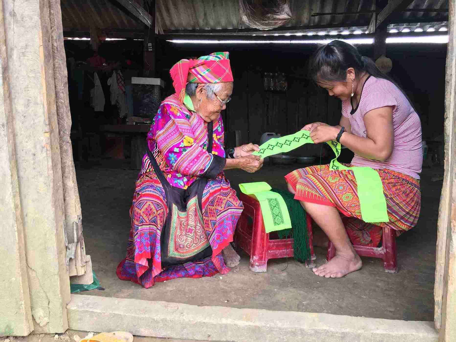Huyen co rat nhieu nguoi dong bao dan toc thieu so sinh song. Anh: Bao Trung