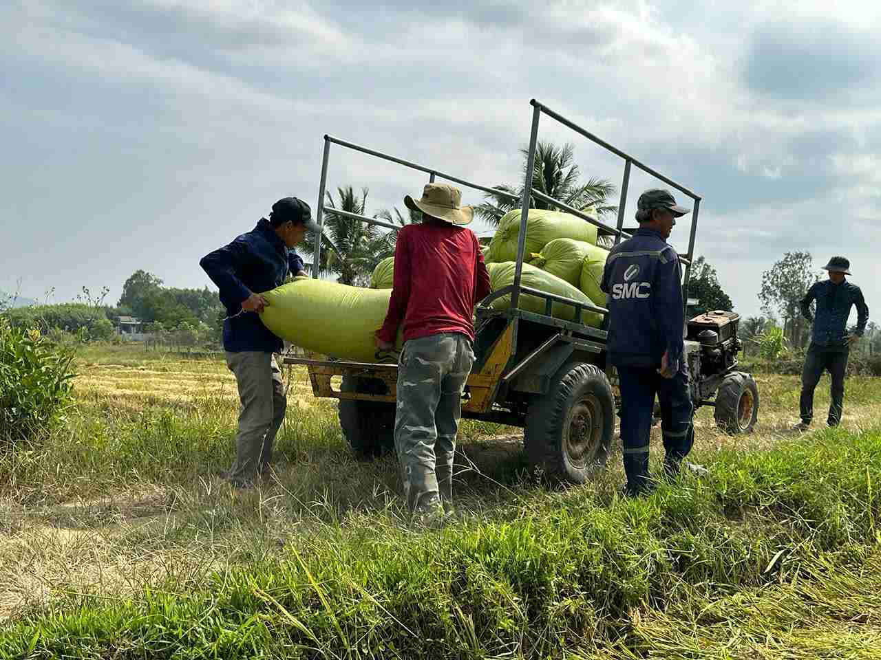 Người dân huyện M,