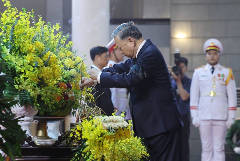 Tong Bi thu To Lam thang huong tuong nho nguyen Chu tich nuoc Tran Duc Luong. Anh: Hai Nguyen