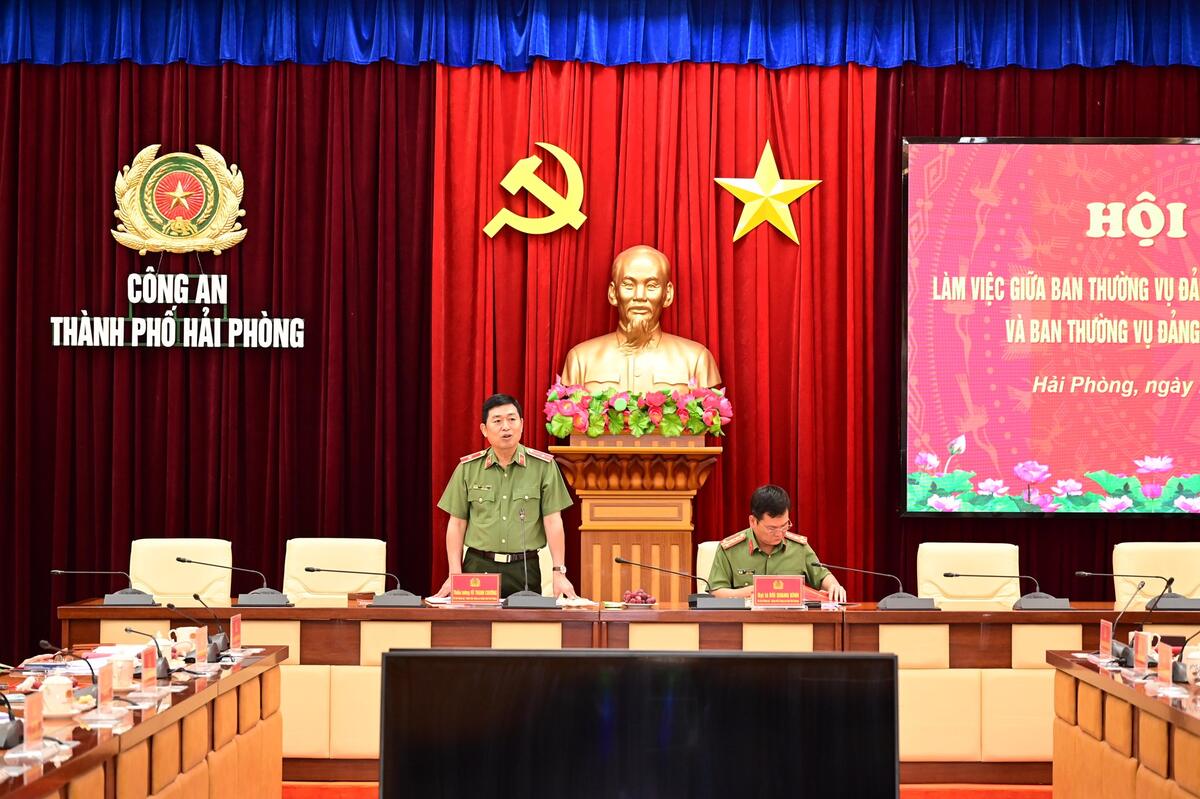 Leaders of Hai Phong City Police and Hai Duong Province chaired the meeting. Photo: Hai Phong City Police