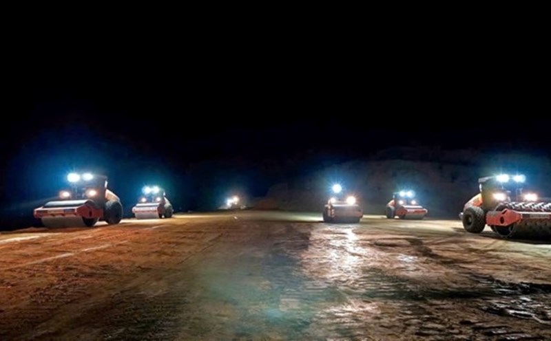 The Dong Dang - Tra Linh Expressway is being accelerated. Photo: Tan Van