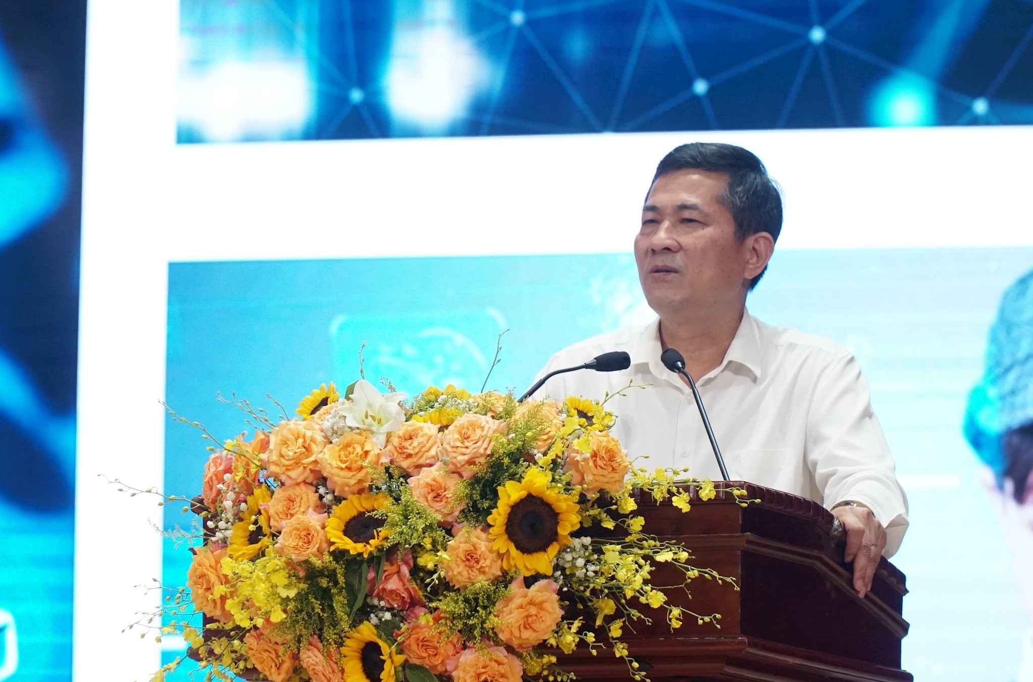 Director of Nghe An Provincial Department of Education and Training Thai Van Thanh spoke at the workshop. Photo: Ngoc Anh