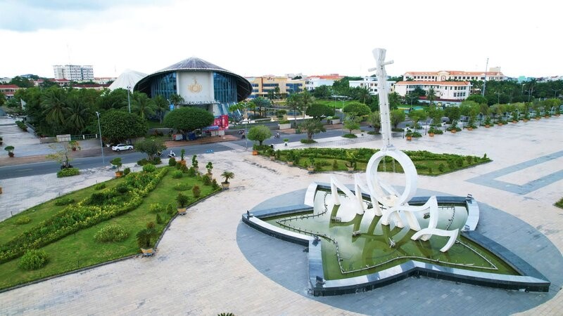 Mot goc quang truong Hung Vuong, trung tam tinh Bac Lieu hien nay. Anh: Nhat Ho