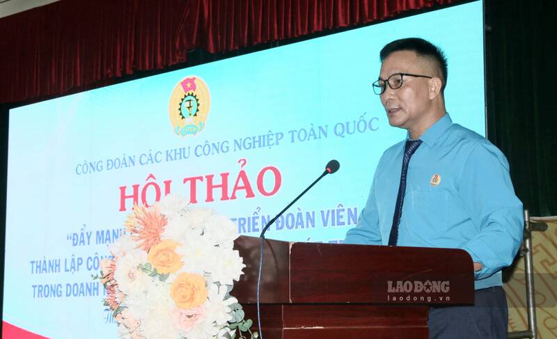 Chu tich Cong doan cac KCN tinh Thai Nguyen Duong Van Thai phat bieu tai hoi thao. Anh: Lam Thanh
