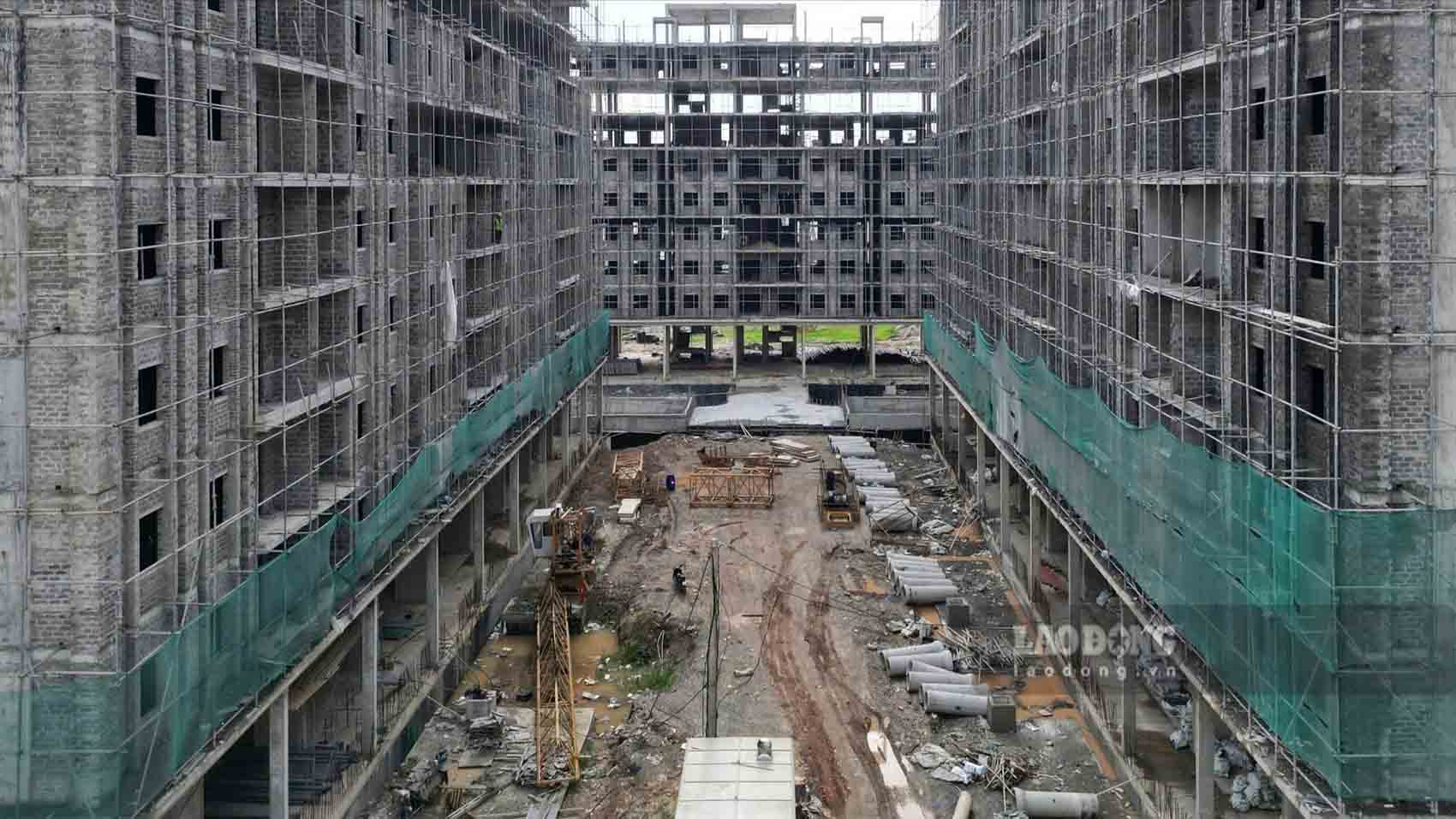 Bac Ninh la mot trong nhung thu phu cong nghiep tai mien Bac, tap trung hang loat ong lon FDI trong linh vuc san xuat thiet bi cong nghe, dien tu, ban dan. Nhung nam gan day, Bac Ninh cung tro thanh diem den cua hang loat chu dau tu lon trong linh vuc bat dong san. Hien, 7 du an khu do thi moi voi tong muc dau tu gan 105 nghin ti dong dang duoc day nhanh trien khai tai dia phuong nay.