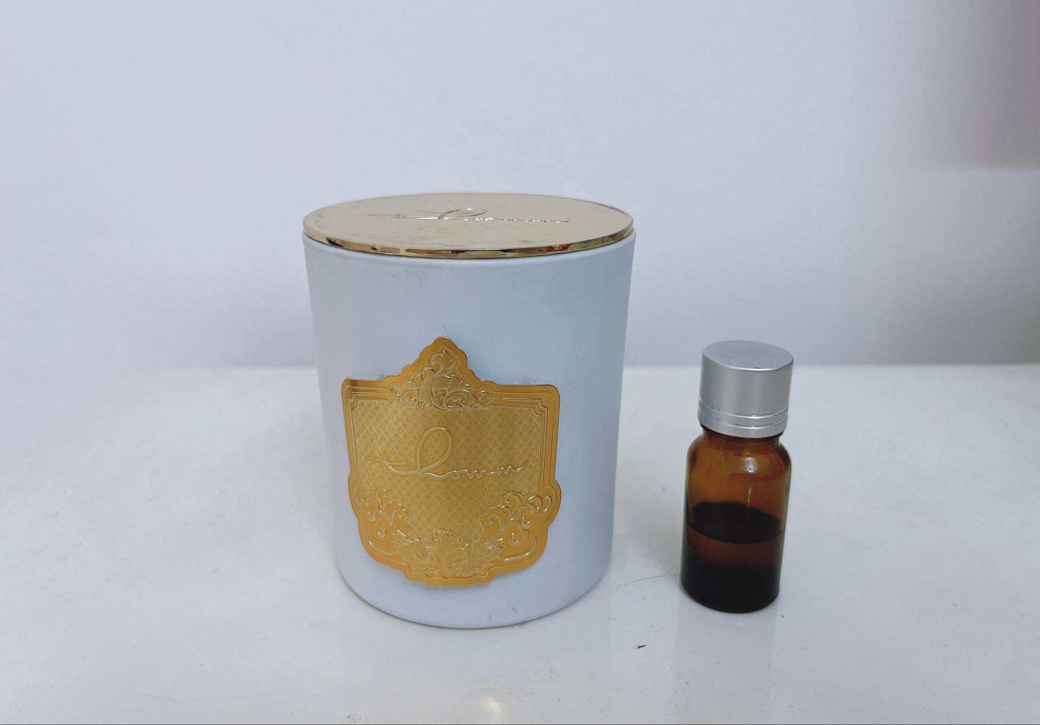 Using essential oils and scented Candles will prevent insects as well as help the living space stay fragrant. Photo: Tuan Dat