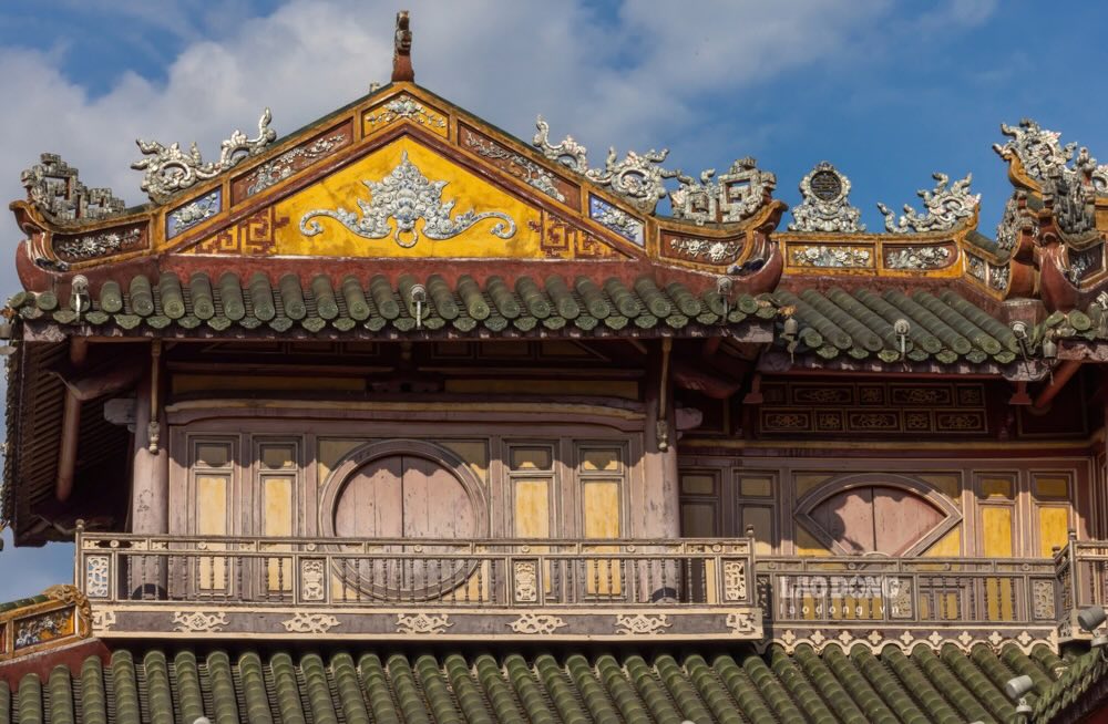 Lầu Ngũ Phụng bạc màu. Ảnh chụp tháng 5.2025