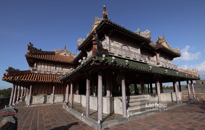 Lý giải việc Lầu Ngũ Phụng ở Huế nhanh xuống cấp, bạc màu