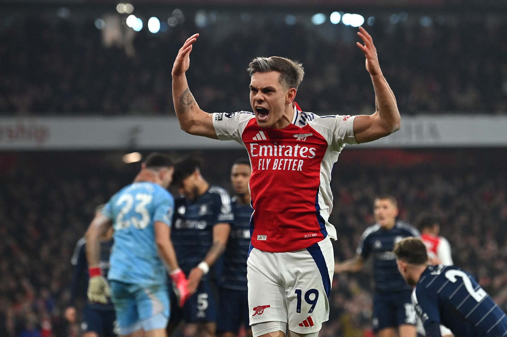 Leandro Trossard muon gan bo not su nghiep dinh cao voi Arsenal. Anh: AFP