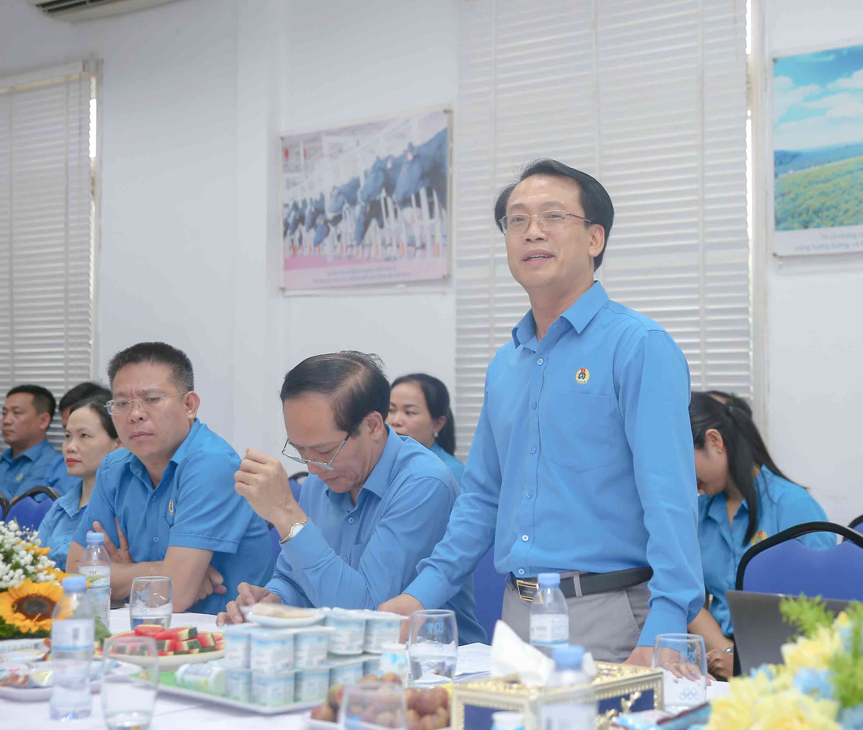 Ong Nguyen Chi Cong - Pho Chu tich Thuong truc Lien doan Lao dong tinh Nghe An phat bieu tai chuong trinh. Anh: Duy Chuong